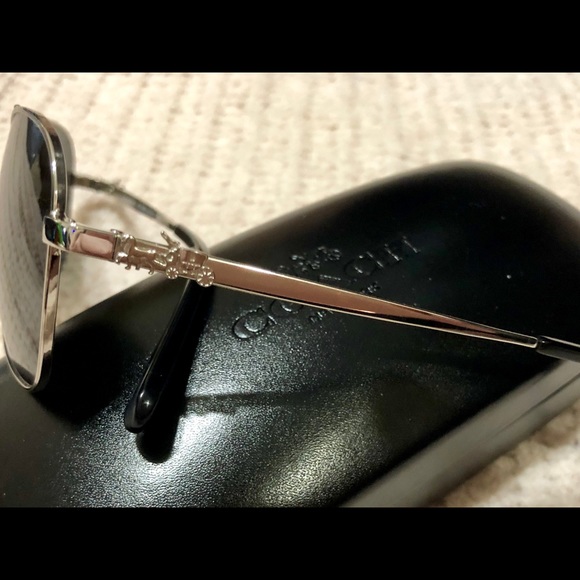 🕶🤗 Coach Sunglasses 🤗🕶 - Picture 2 of 6